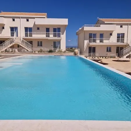 La Perla Private Courtyard Swimming Pools Parking * Marzamemi