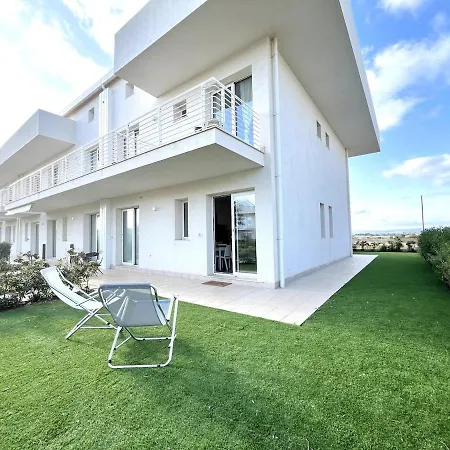 La Perla Private Courtyard Swimming Pools Parking Apartment